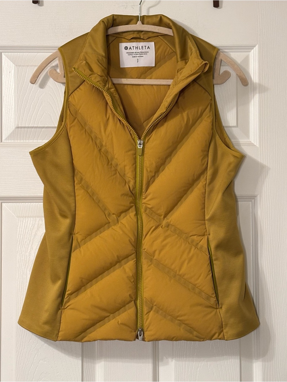 Athleta Inlet Quilted Down Vest Size S EUC